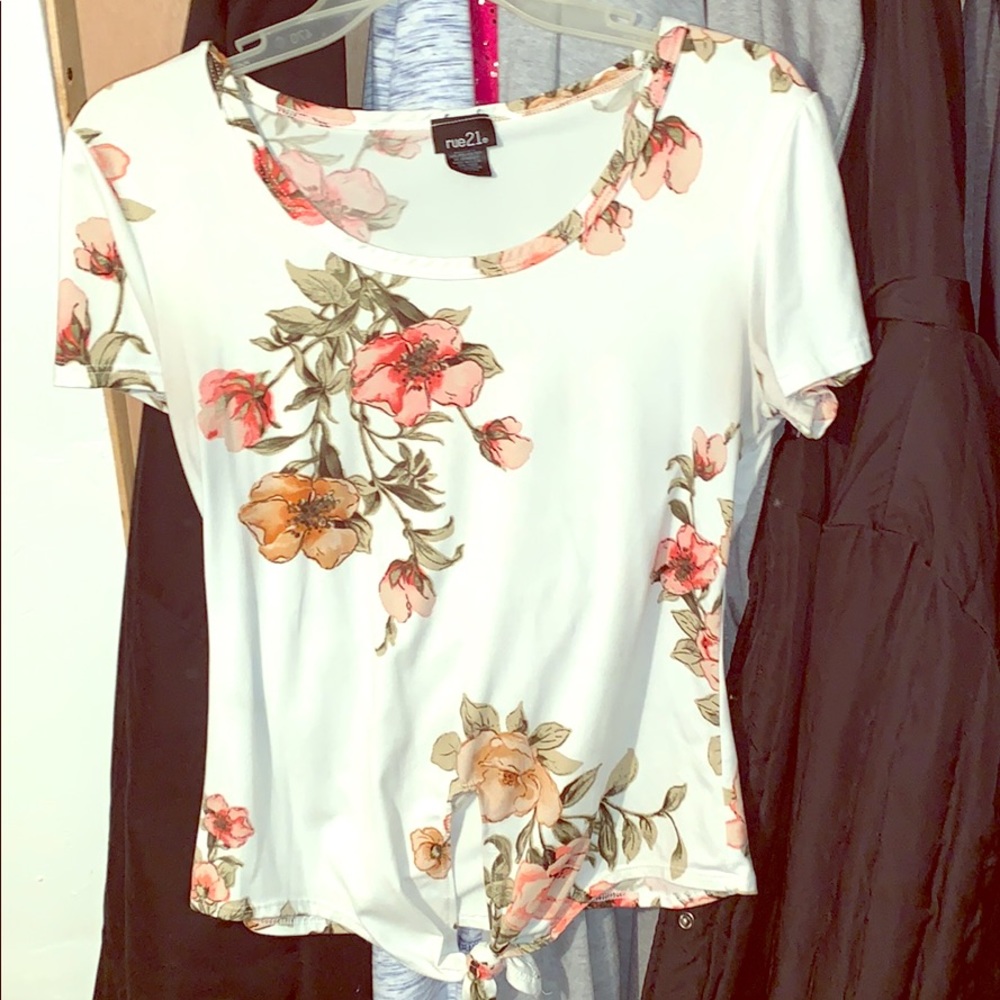 Flower print crop top for sale🌸🌸